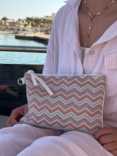 Load image into Gallery viewer, Zigzag Daisy Clutch