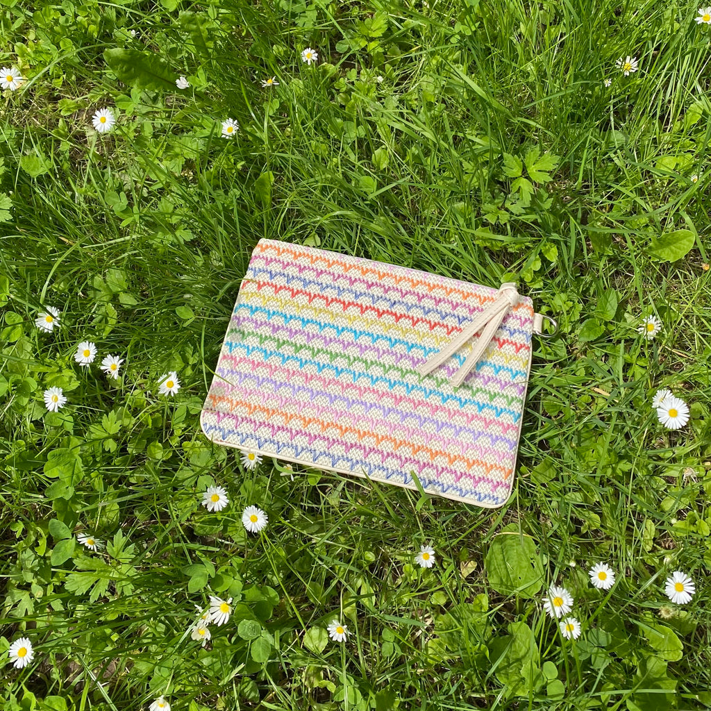 Daisy Clutch
